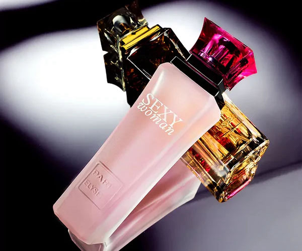Perfumes Paris Elysees sexy na mesa